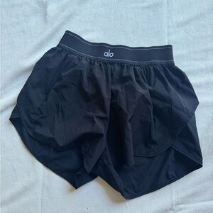 LIKE NEW ALO Yoga Black Athletic Shorts Moisture-Wicking Elastic Waist